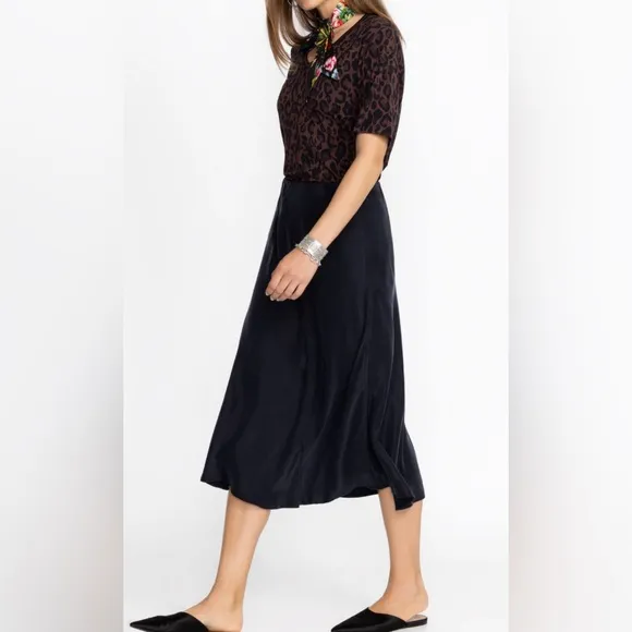 🌟🌺 $185 Johnny Was Black Asymmetrical Midi Skirt | Flowy Boho Chic Size S 4–6