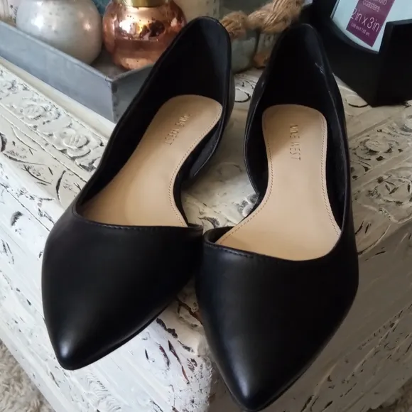 🆕⭐ NINE WEST black leather Dorsey flats
