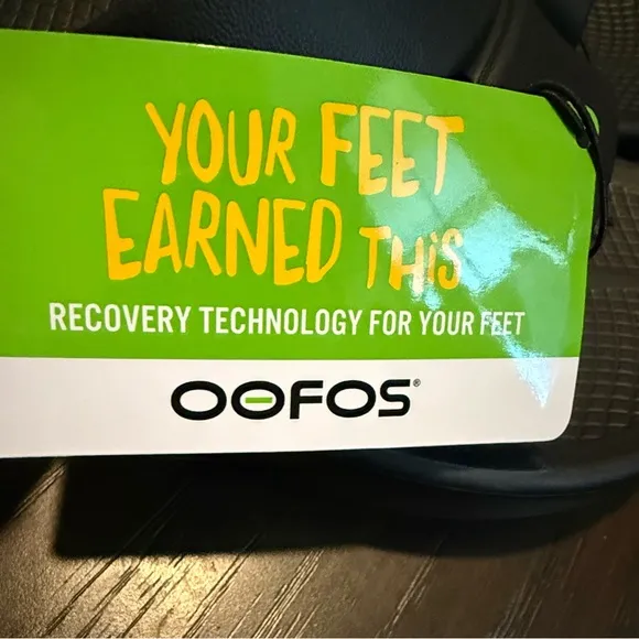 👣 NWT! OOFOS Blsck Unisex Slides