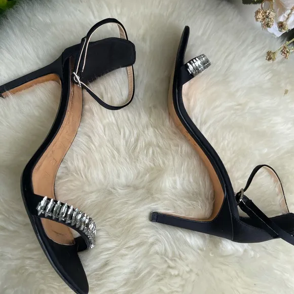 - Ted Baker🍂Saralia Cristal embellished ankle Strap size 7women’s
