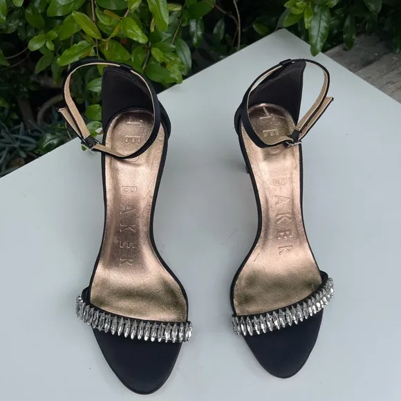 - Ted Baker🍂Saralia Cristal embellished ankle Strap size 7women’s