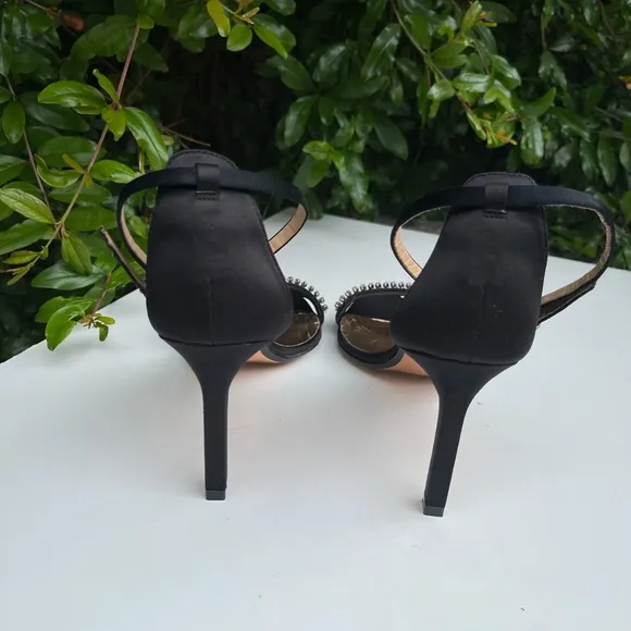 - Ted Baker🍂Saralia Cristal embellished ankle Strap size 7women’s