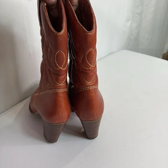 🌪️ town and country Brown quilted heeled western boots pointed toe