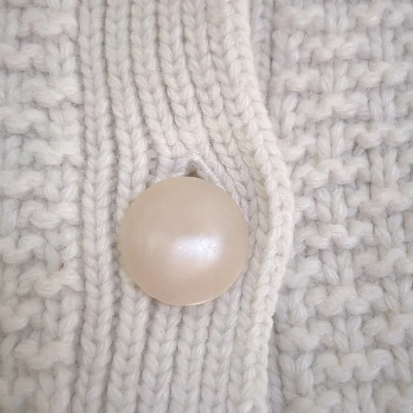 💕💕 Vintage Talbots Cream / Off-White Thick Sweater Size: Medium petite