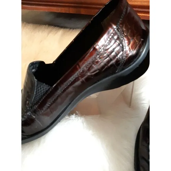 1803 Women's Size 9.5 Burgundy Bronze Patent Leather Slip-On Loafers