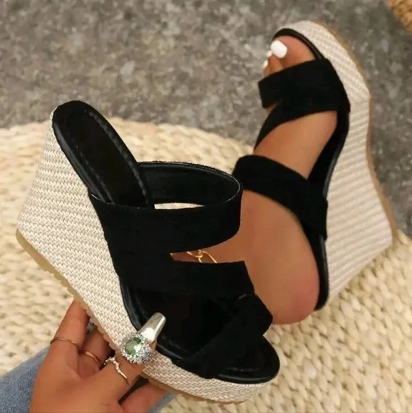 2024 New Style Cross Suede Thick Heeled Women Daily Versatile Sandals!