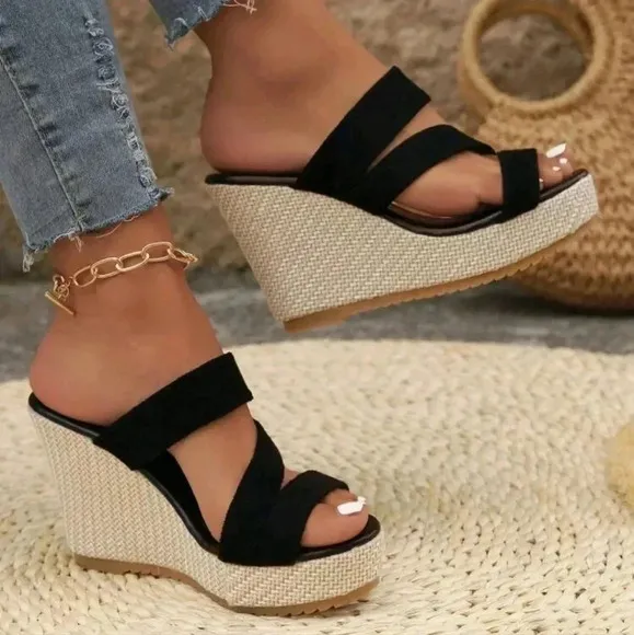 2024 New Style Cross Suede Thick Heeled Women Daily Versatile Sandals!