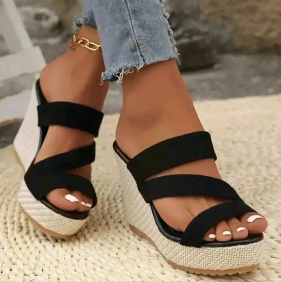 2024 New Style Cross Suede Thick Heeled Women Daily Versatile Sandals!
