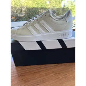 Adidas Grand Court 2.0 Alumina Cloud White Womens Athletic Sneakers Sz 7 NIB