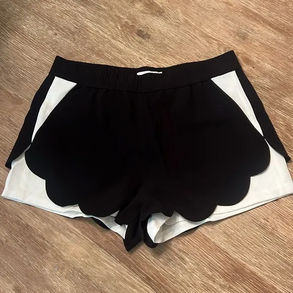 A.L.C. Women’s BLACK &amp; WHITE SHORTS WITH SCALLOP HEM, size 6 LINED NWOT
