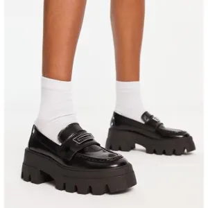 ALDO sz 7 Grandwalk Chunky Cleated Sole Loafers Chunky Platform Patent Leather