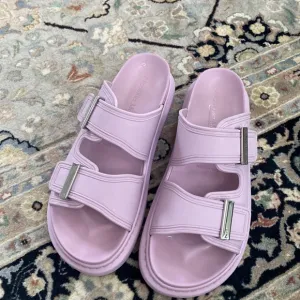 Alexander McQueen Two-Band Rubber Slides in Lilac 40