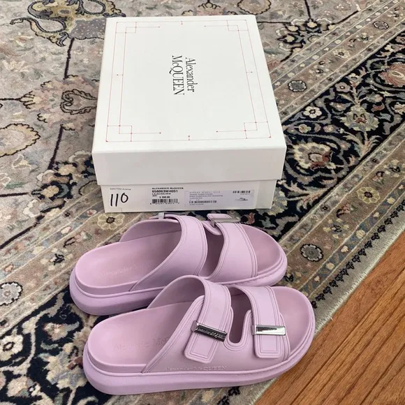 Alexander McQueen Two-Band Rubber Slides in Lilac 40