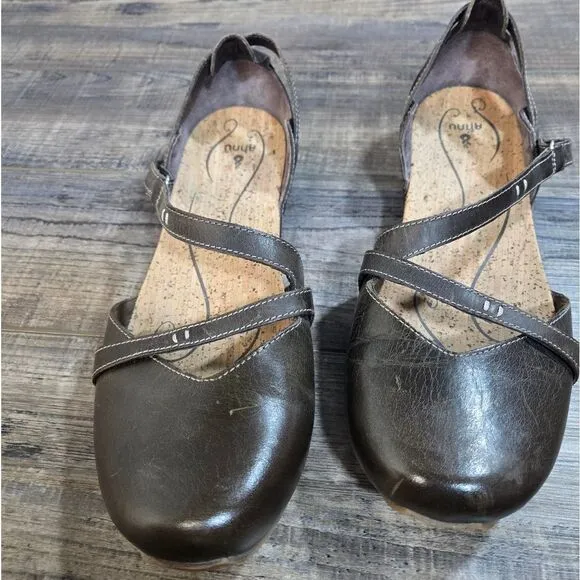 Anhu Tullia II Shoe Women's Flat Velcro Size W 11 Brown