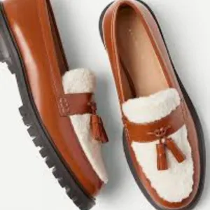 Ann Taylor Shearling Leather Tasse Loafers Size 8.5 NEW