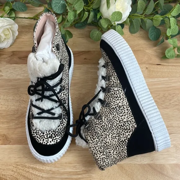 Aqua Womens Faux Fur Lace-Up Casual and Fashion Sneakers Tan Animal Print 6M