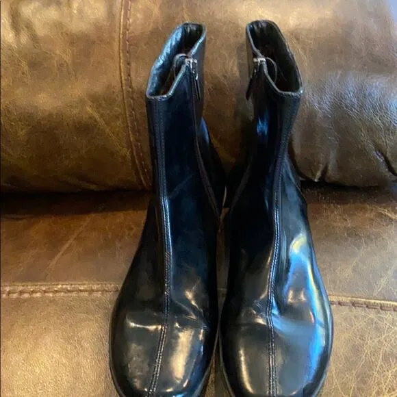 Aquatali black patent weatherproof boots