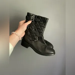 Aquatalia Lynn Quilted Leather Moto Boots Womens Size 8