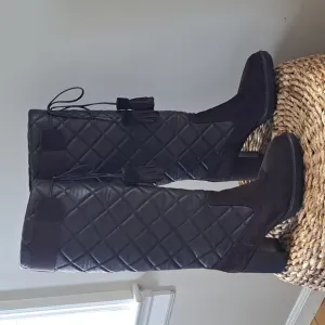 AQUATALIA‎ Womens Quilted Brown Leather/Suede Pull On Tall Boots 3&quot; Heels S-8