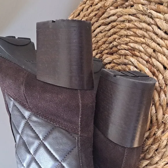 AQUATALIA‎ Womens Quilted Brown Leather/Suede Pull On Tall Boots 3&quot; Heels S-8
