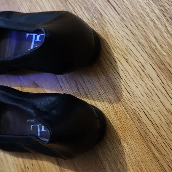 Attilio Giusti Leombruni Black Leather Chain Link Ballet Flats E.U. 37, …