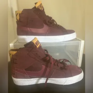 Authentic Nike SB Zoom Blazer Mid-Premium Skate Sneakers