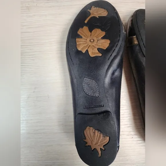 BØC Børn Masia Ballet Flats Patent Leather Black Cap Toe Gold Strap  ~ 8/39