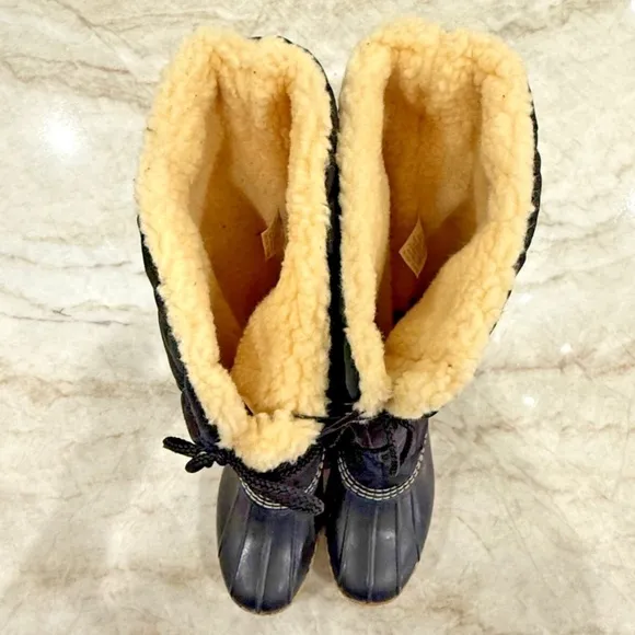 Bean Boots by L.L. Bean Black Quilted Sherpa Lined Tall Knee Boots; Size 6M