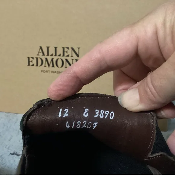 Beautiful Allen Edmonds slip on loafer