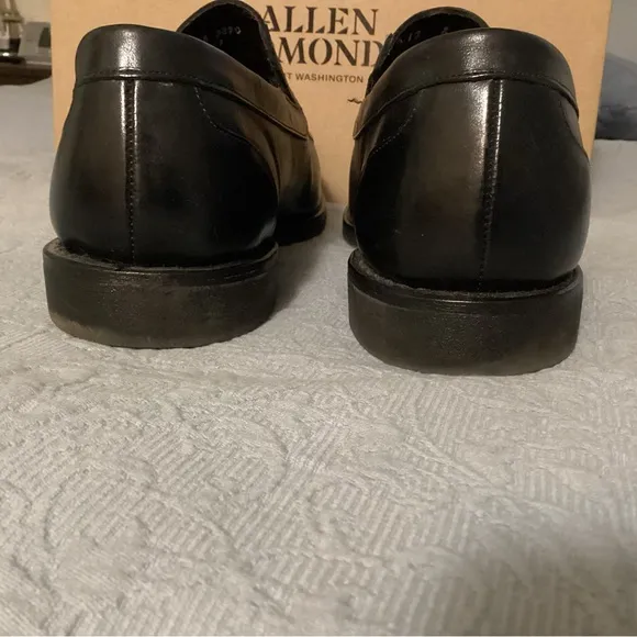 Beautiful Allen Edmonds slip on loafer