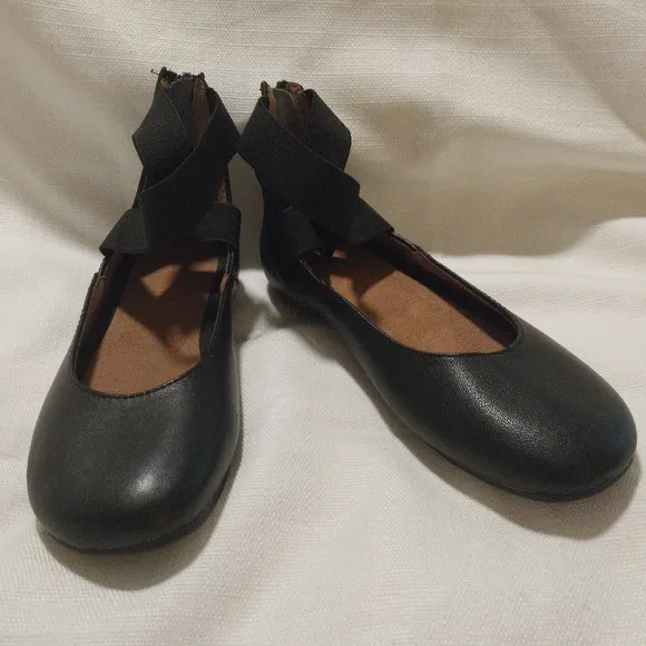 Bernie Mev. New York Black Leather Elastic Cross Strap Back Zip Ballet Flats