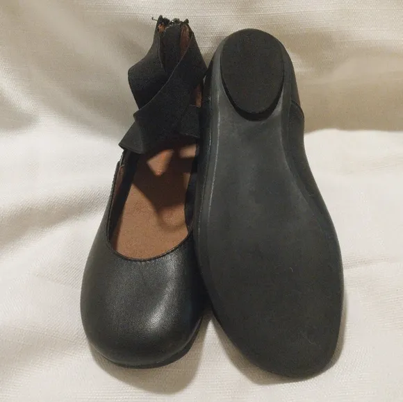 Bernie Mev. New York Black Leather Elastic Cross Strap Back Zip Ballet Flats