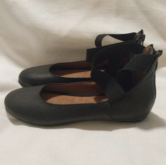 Bernie Mev. New York Black Leather Elastic Cross Strap Back Zip Ballet Flats