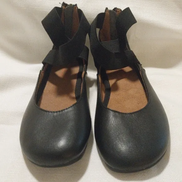 Bernie Mev. New York Black Leather Elastic Cross Strap Back Zip Ballet Flats