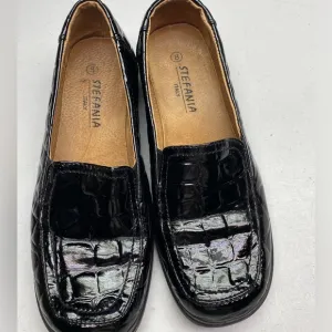 Black Croc-Embossed Women's Loafers