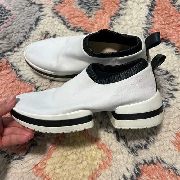 Black Stuart Weitzman White Leather SW-612 Slip On Sneakers  Size 7 No Tie Funky