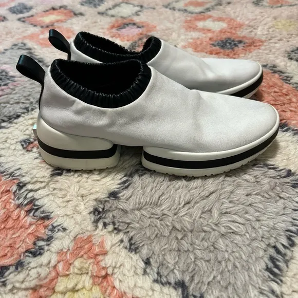 Black Stuart Weitzman White Leather SW-612 Slip On Sneakers  Size 7 No Tie Funky