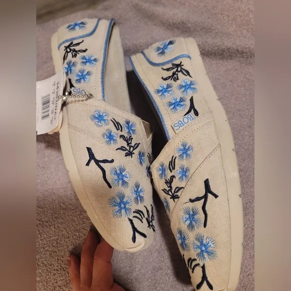 BOBS for DOGS from Sketchers Dogs Design Memory Foam Slip On Womens Shoes Size 7