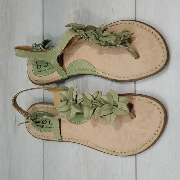 B.O.C Born Women Comfort Leather Ankle T strap Bows Flats Sandals shoes 8