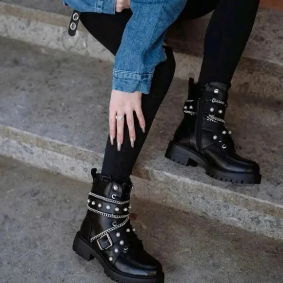 Boots Gothic Thick Sole Boots Metalic Decoration Chain Zipper