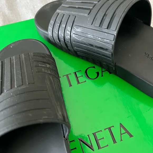 Bottega venetta rubber slides in black 38