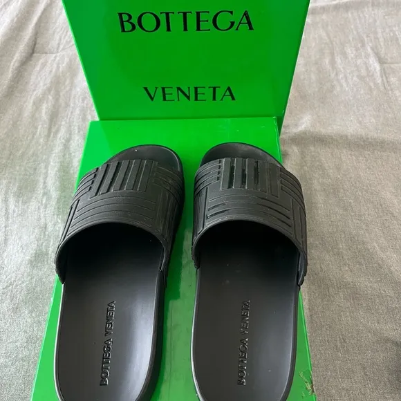 Bottega venetta rubber slides in black 38