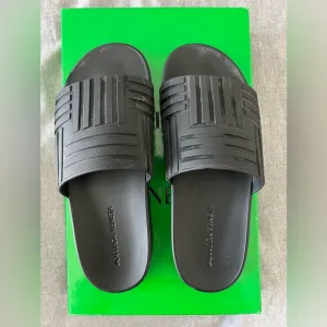 Bottega venetta rubber slides in black 38