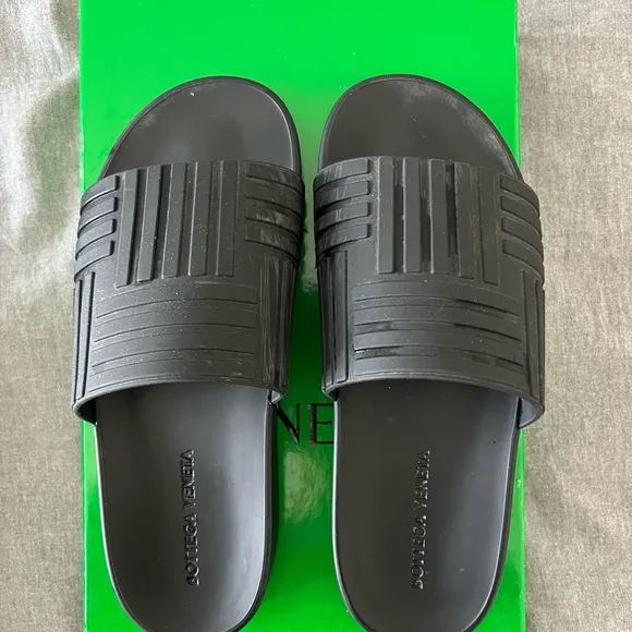 Bottega venetta rubber slides in black 38