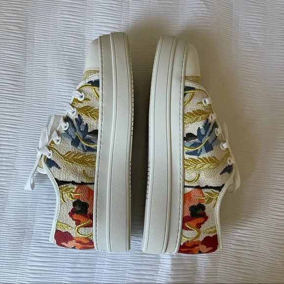 Brand New - JS SLIDES Noir Floral Embroidery Sneakers 🌼✨