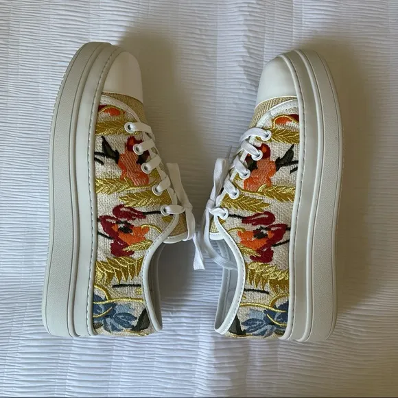 Brand New - JS SLIDES Noir Floral Embroidery Sneakers 🌼✨