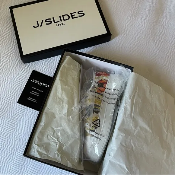Brand New - JS SLIDES Noir Floral Embroidery Sneakers 🌼✨