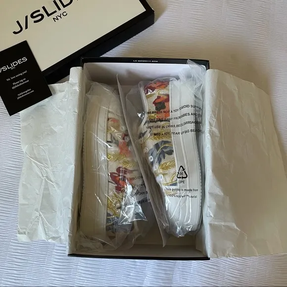 Brand New - JS SLIDES Noir Floral Embroidery Sneakers 🌼✨