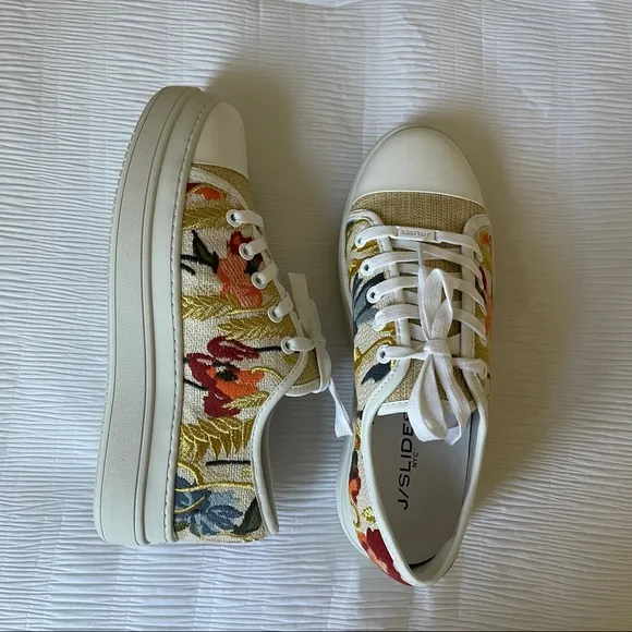 Brand New - JS SLIDES Noir Floral Embroidery Sneakers 🌼✨