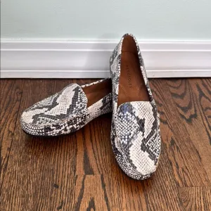 BRAND NEW WITHOUT BOX Aerosoles Womens Snakeskin Loafers, Black and White size 8